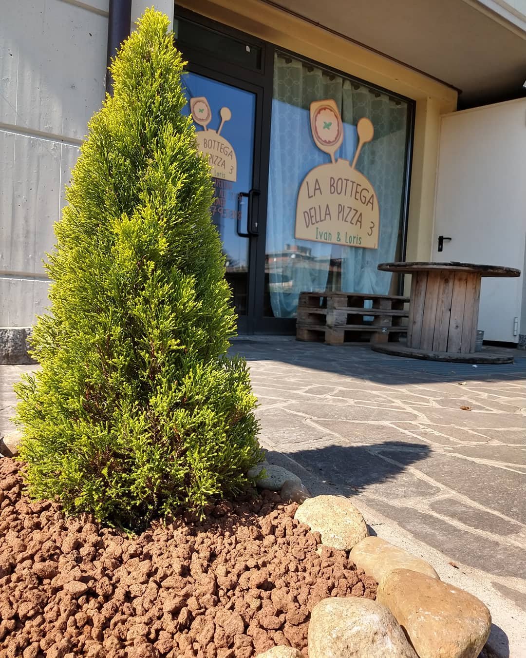 L'ingresso de La Bottega della Pizza, ad Arcene